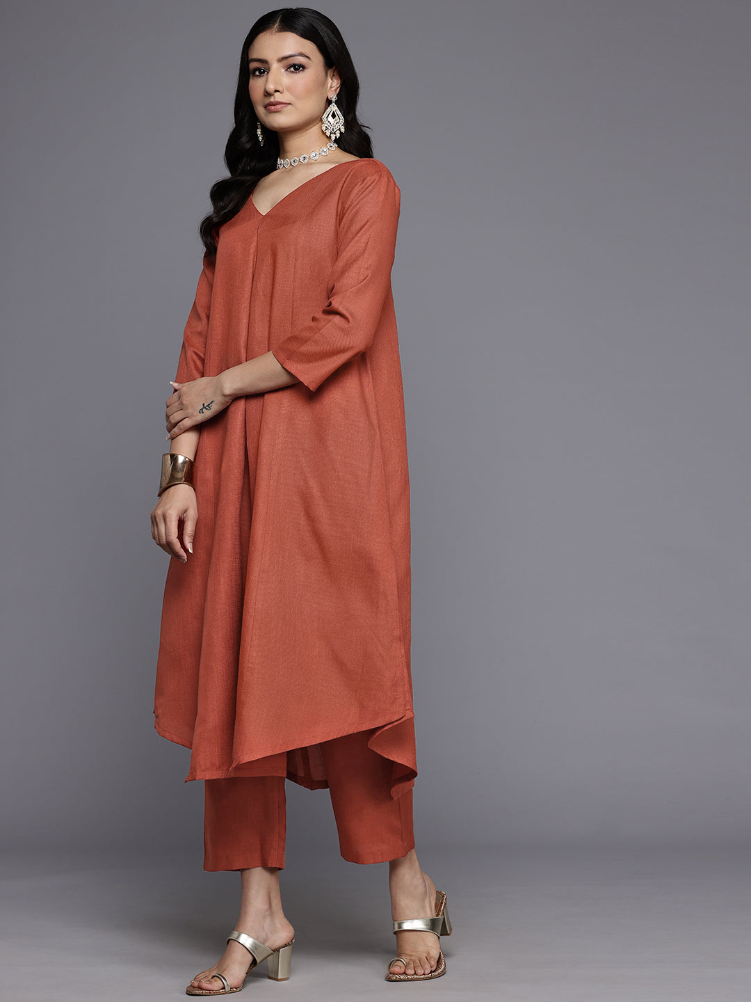 Dhiyona VR Women's Orange Solid A-Line Kurta Paired With Tonal Bottom