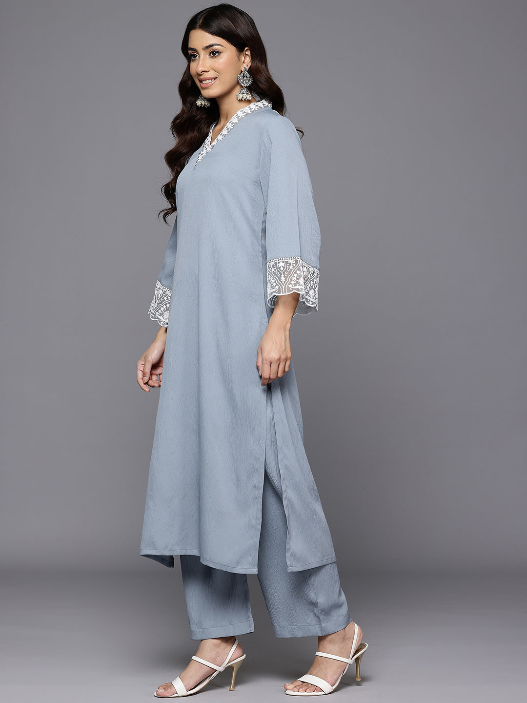 Dhiyona VR Women's Thread Embroidered Organza Detailed Kurta Set