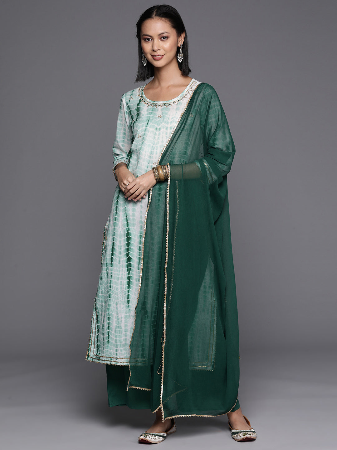 Dhiyona VR Women's Straight Kurta With Round Neck Paired With Green Solid Palazzo And Green Solid Dupatta