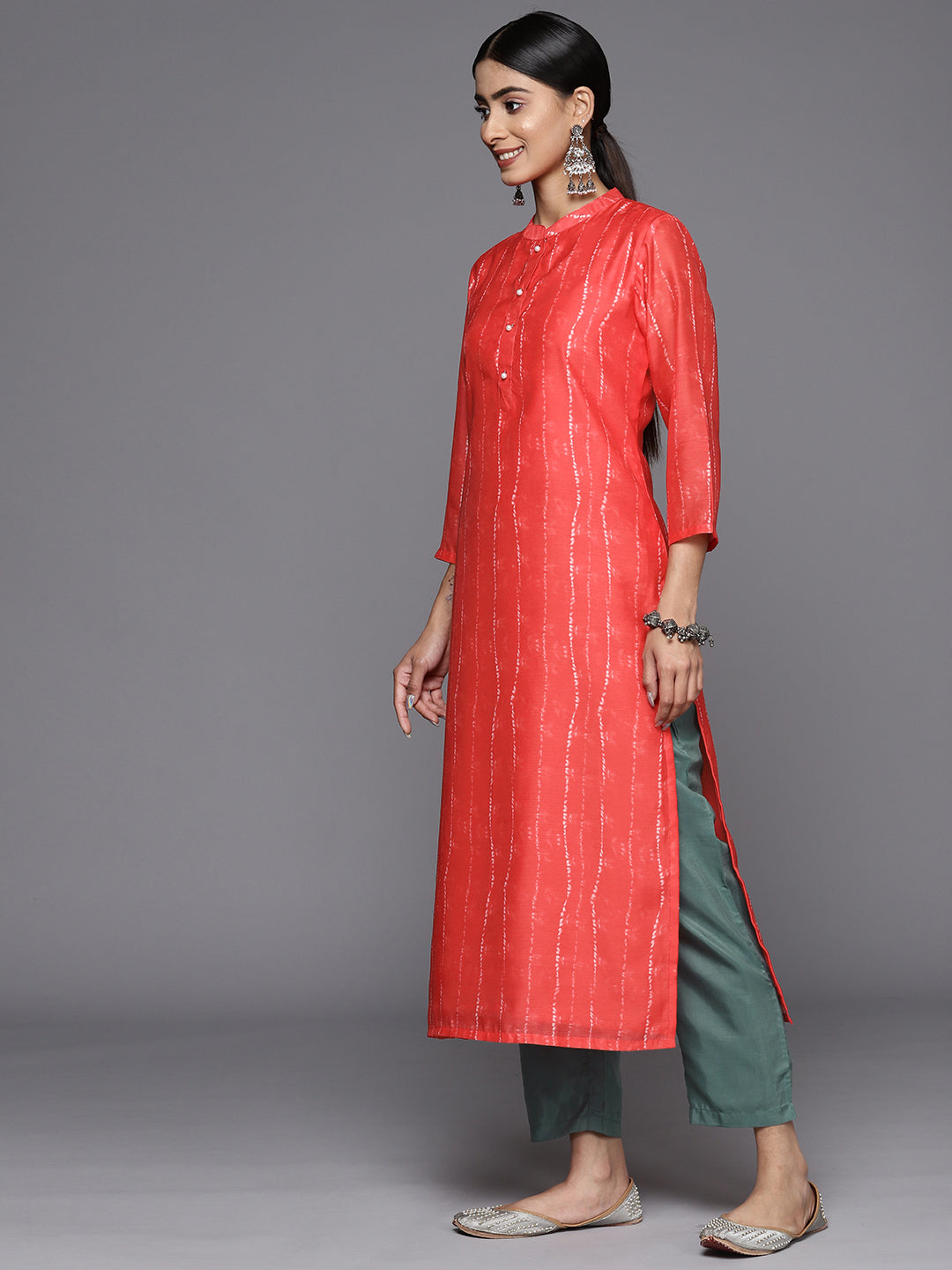 Dhiyona VR Women's Red Bandhani Printed Straight Kurta Paired With Contrast Solid Bottom And Printed Dupatta