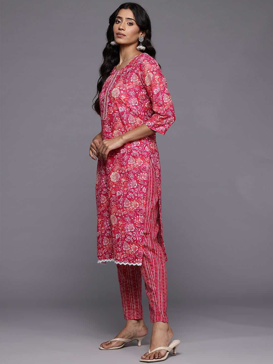 Dhiyona VR Women's Floral Jaipuri Printed Lace Detaled Kurta Set With Dupatta