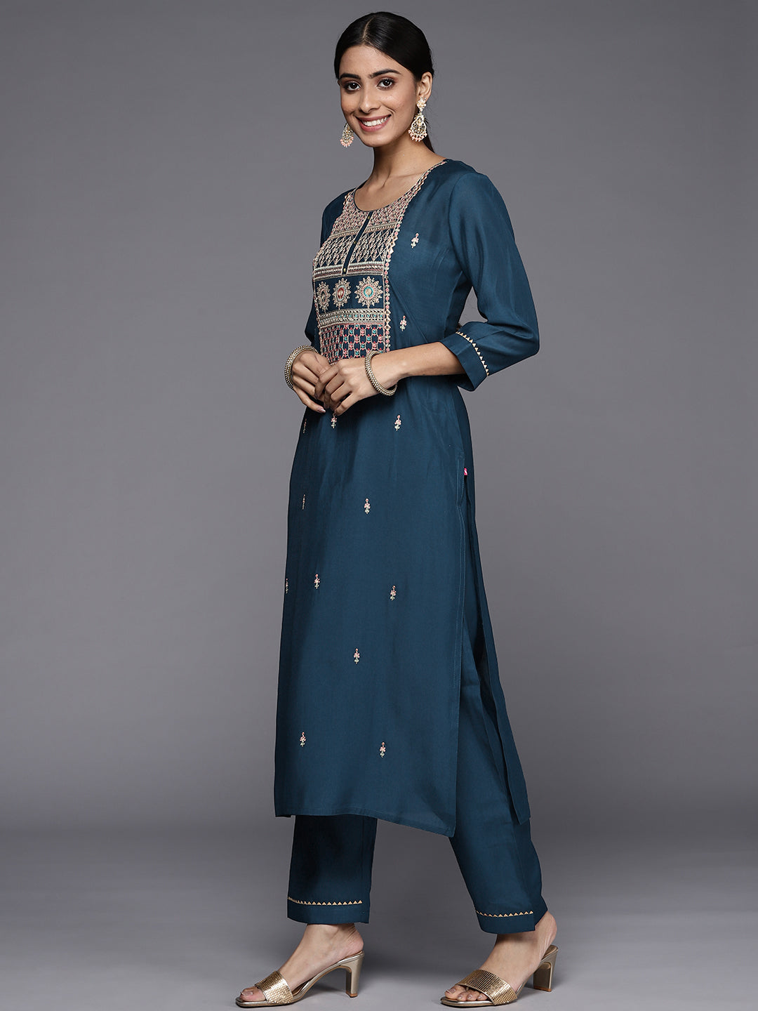 Dhiyona VR Women's Blue Embroidered Kurta Paired With Tonal Bottom And Plain Dupatta