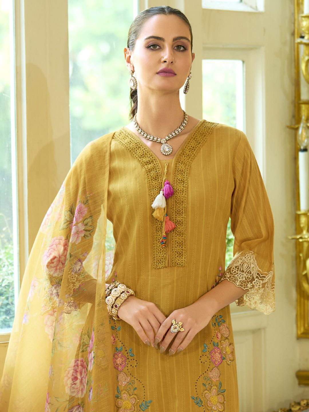 Dhiyona VA Women'sFloral Embroidered V-Neck Thread Work Pure Cotton Kurta With Trousers And Dupatta