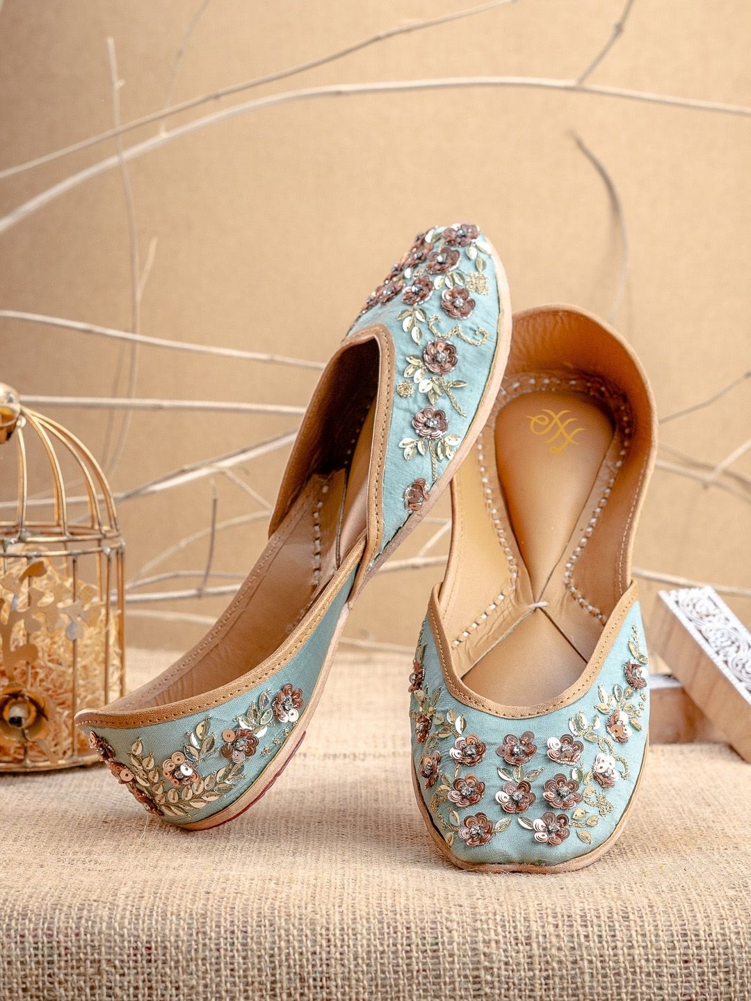 Dhiyona HOP Women Embroidered Mojaris