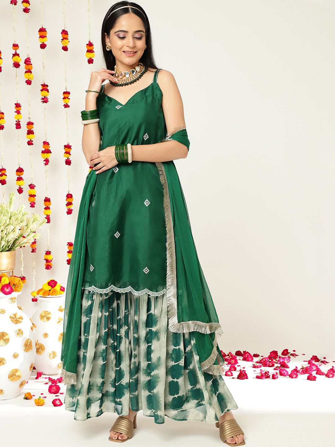 Dhiyona VA Women'sEthnic Motifs Embroidered Sleeveless Kurta & Sharara With Dupatta
