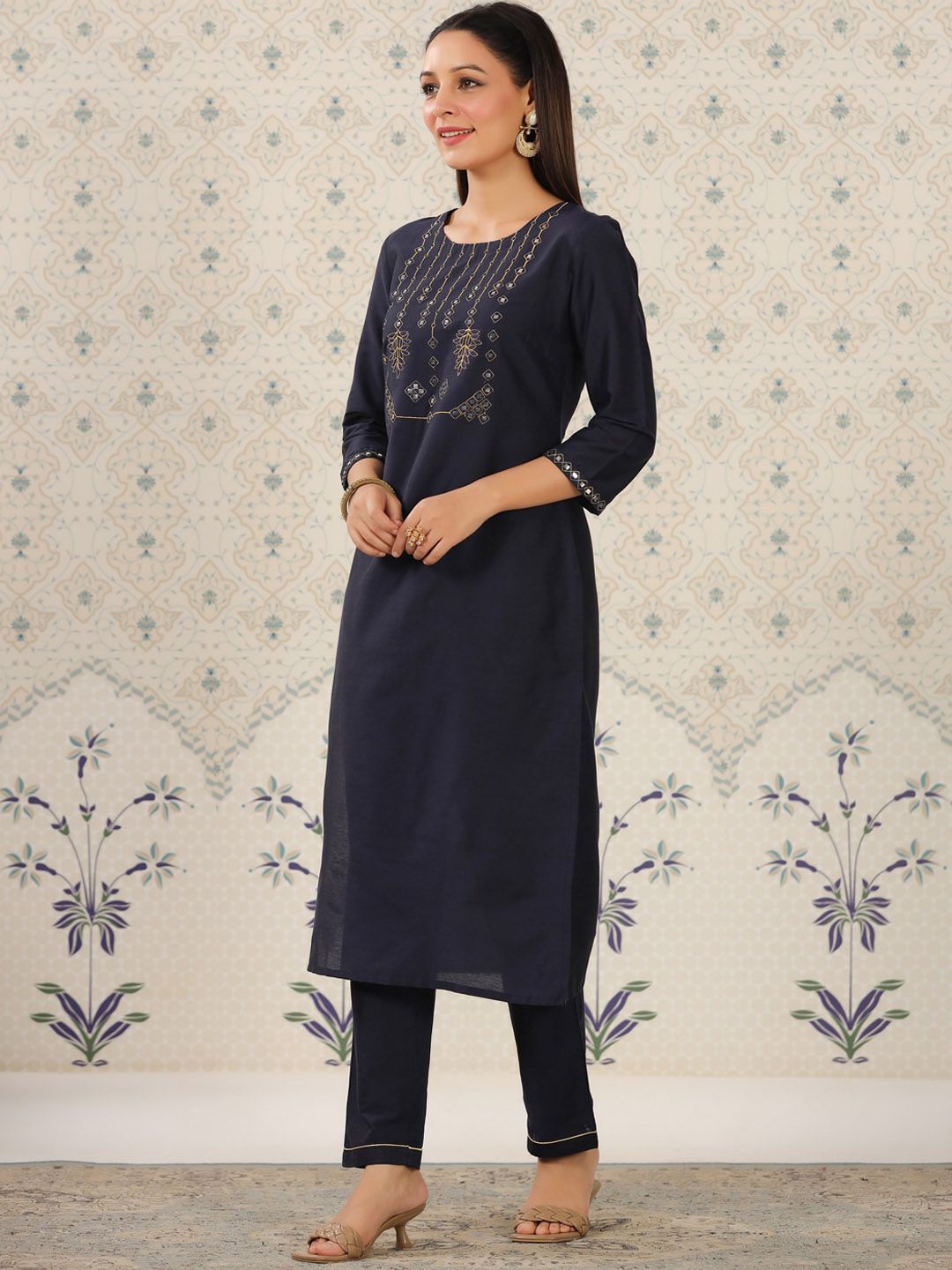 Dhiyona OD Geometric Yoke Design Regular Thread Work Kurta With Trousers