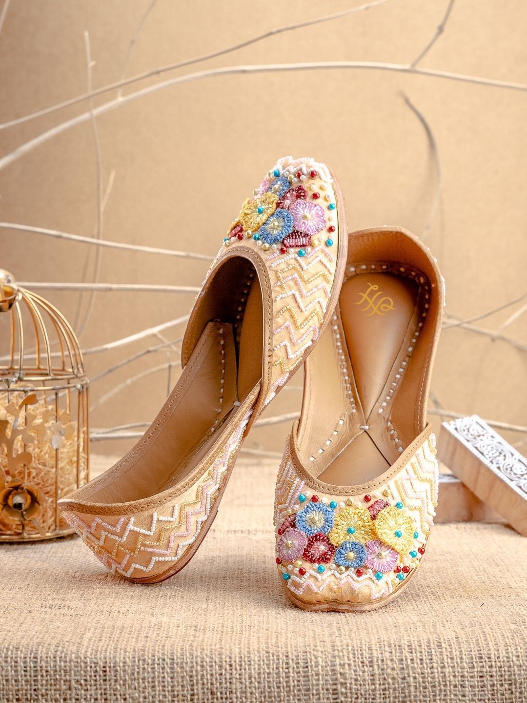 Dhiyona HOP Women Embroidered Mojaris