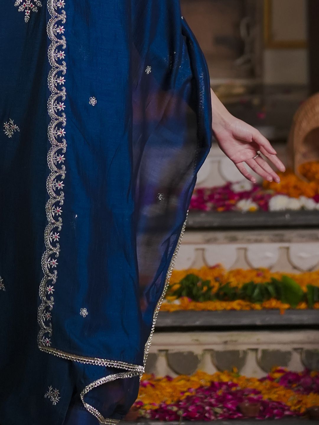 Dhiyona IE Women Ethnic Motifs Embroidered Regular Kurta with Trousers & With Dupatta