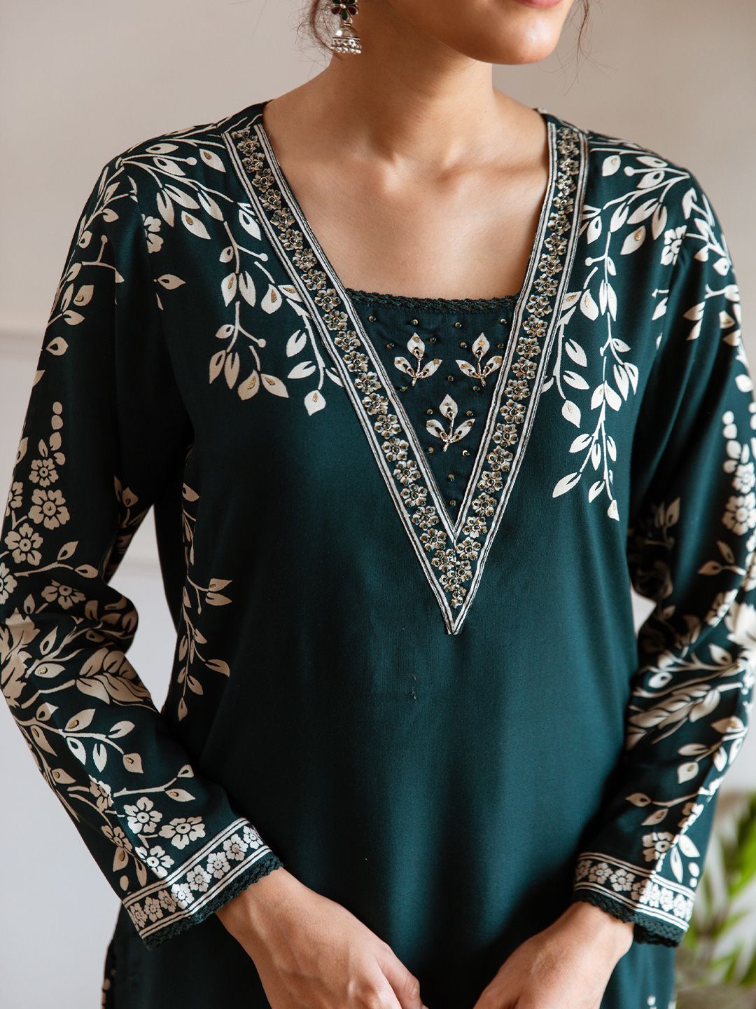 Dhiyona IS Women's Floral Printed V-Neck Three-Quarter Sleeves Regular Kurta With Palazzo