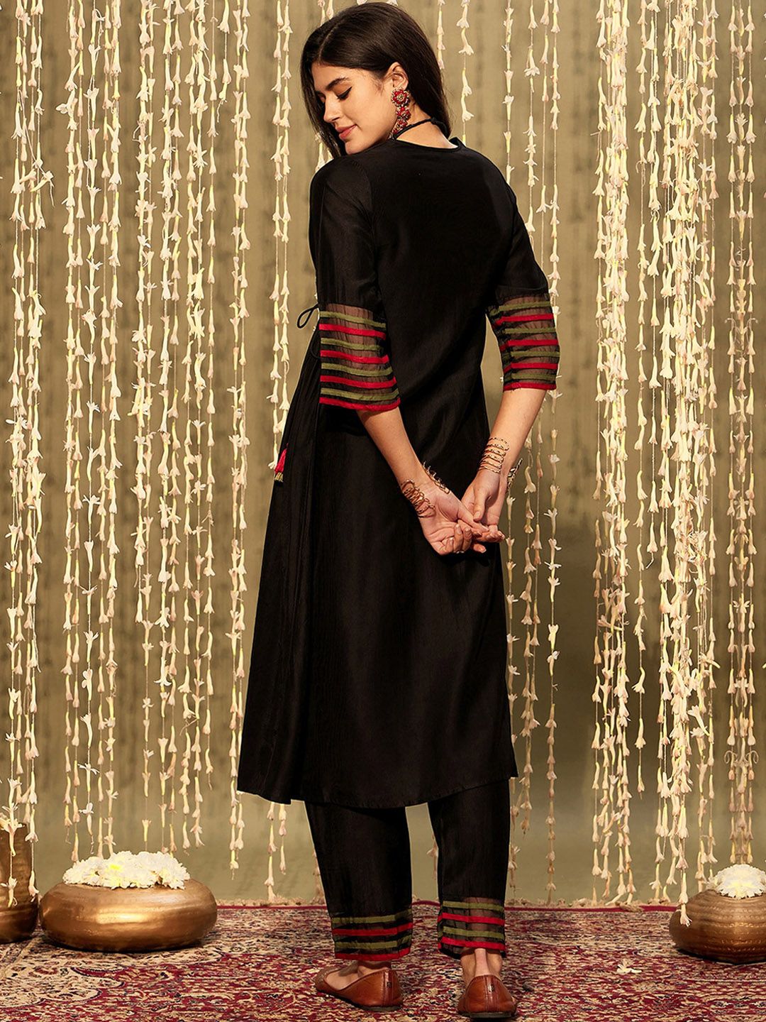 Dhiyona IE Floral Embroidered Empire Thread Work Liva Kurta With Trousers