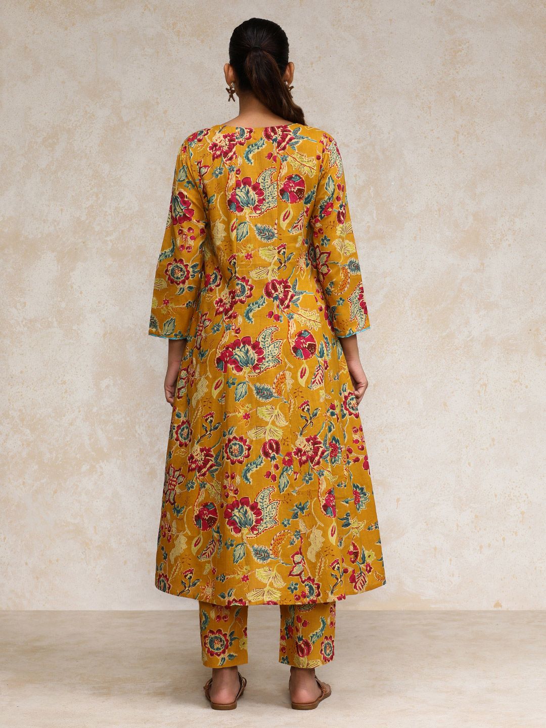 Dhiyona VA Women'sFloral Printed V-Neck Angrakha Kurta With Trousers