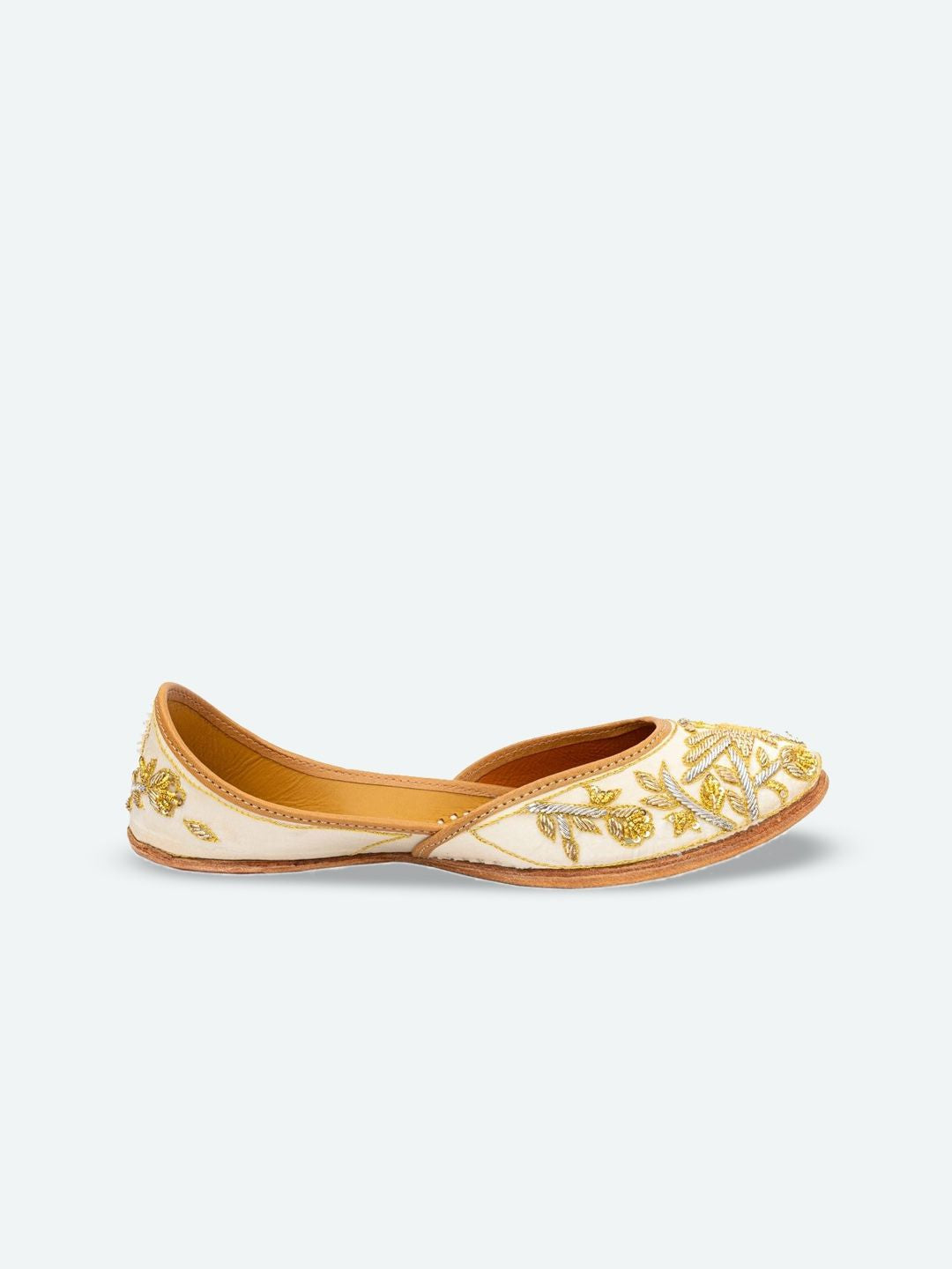 Dhiyona HOP Women Embellished Embroidered Mojaris Flats