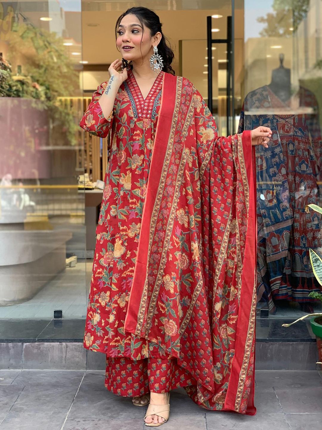 Dhiyona KL Women Floral Printed V-Neck Anarkali Kurta With Palazzos & Dupatta