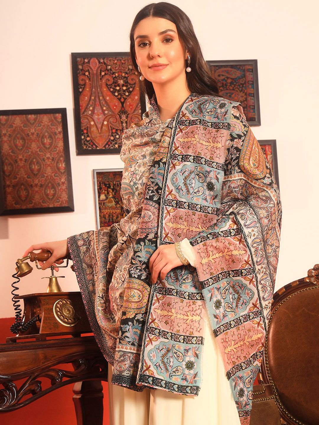 Dhiyona PA Guldasta Fine Wool Kalamkari Paisley Embroidered Shawl
