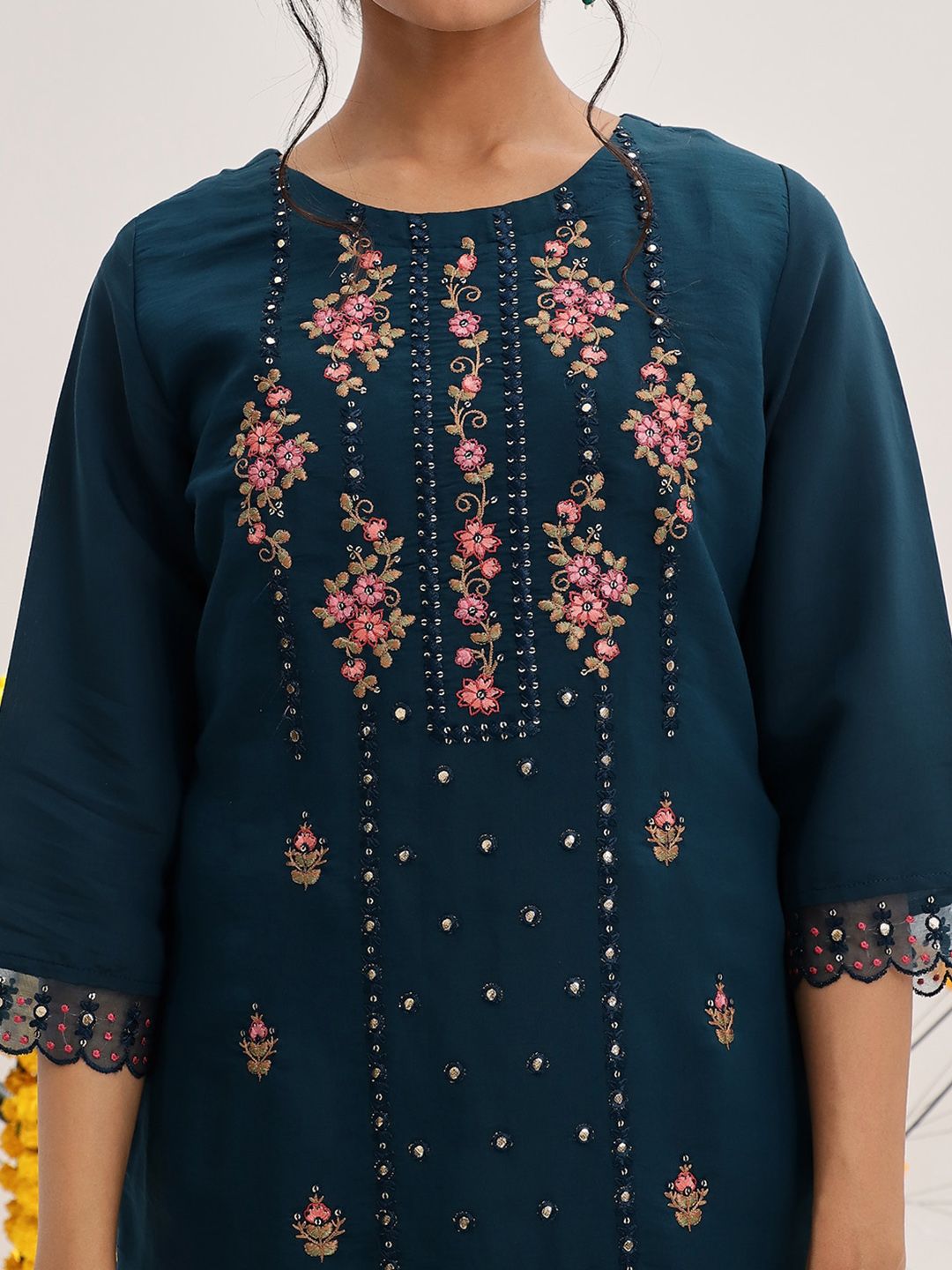 Dhiyona VA Women'sEthnic Motifs Embroidered Thread Work Detail Kurta & Trousers With Dupatta