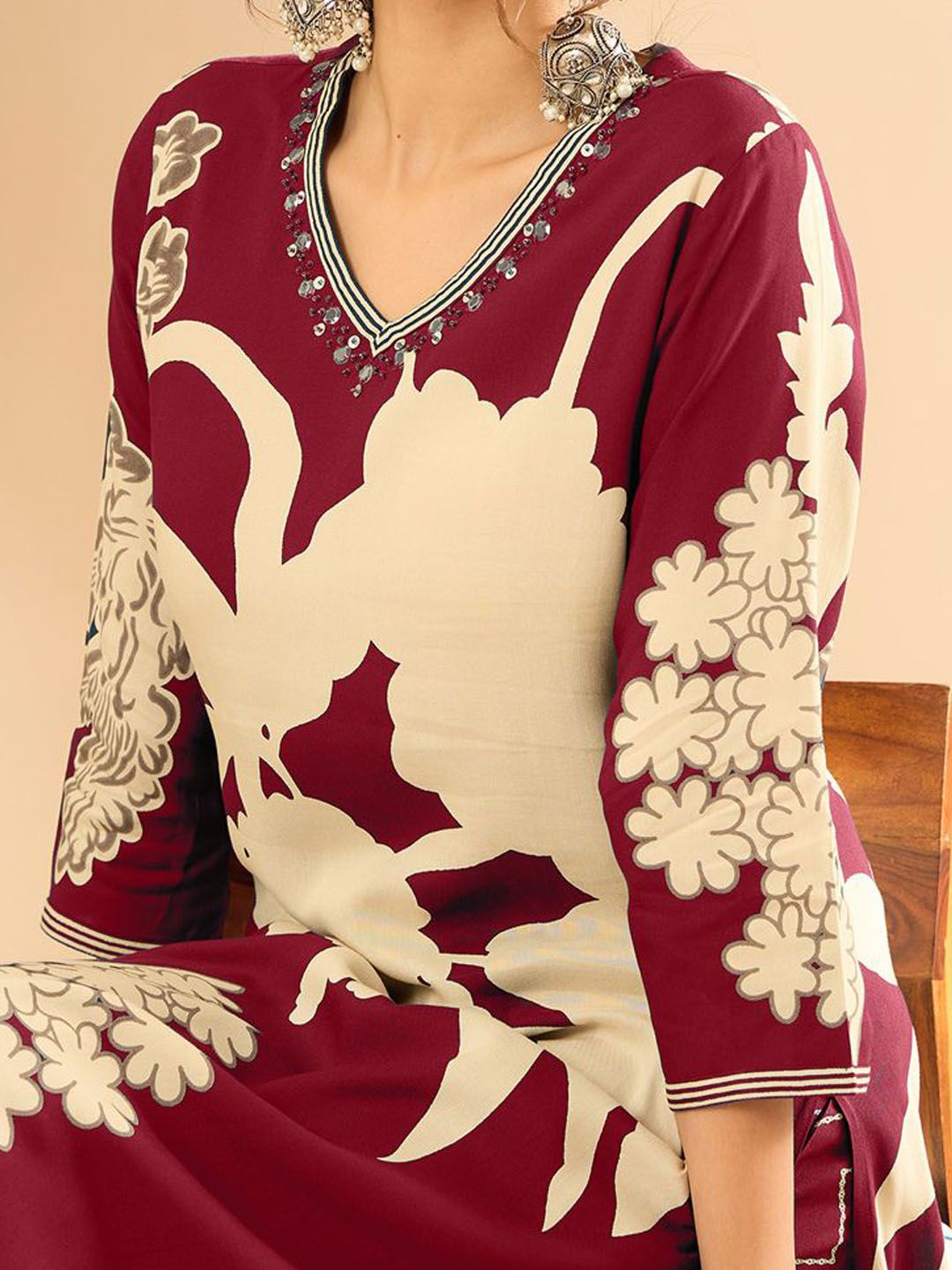 Dhiyona IE Women Floral Printed Regular Sequinned Kurta with Salwar