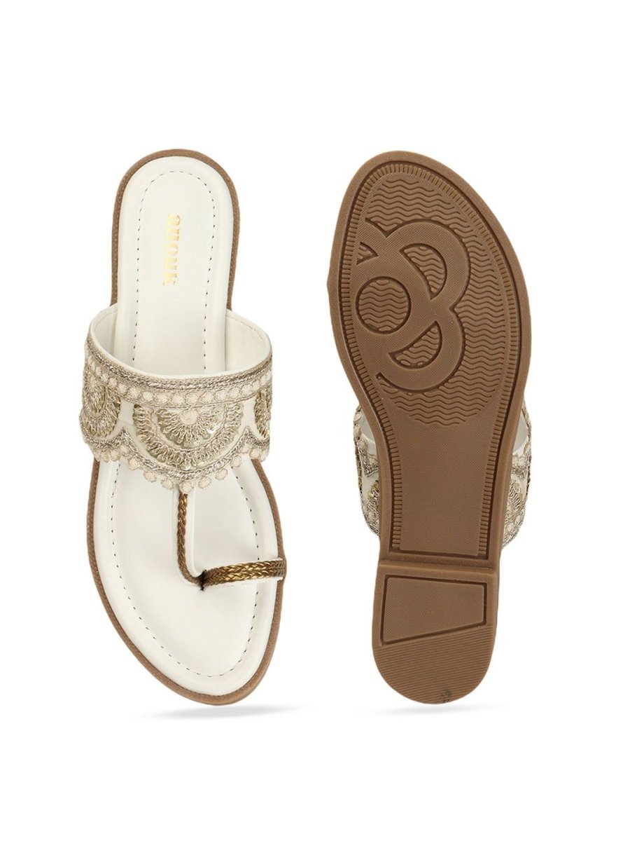 Dhiyona AK Women Embellished Embroidered One Toe Flats