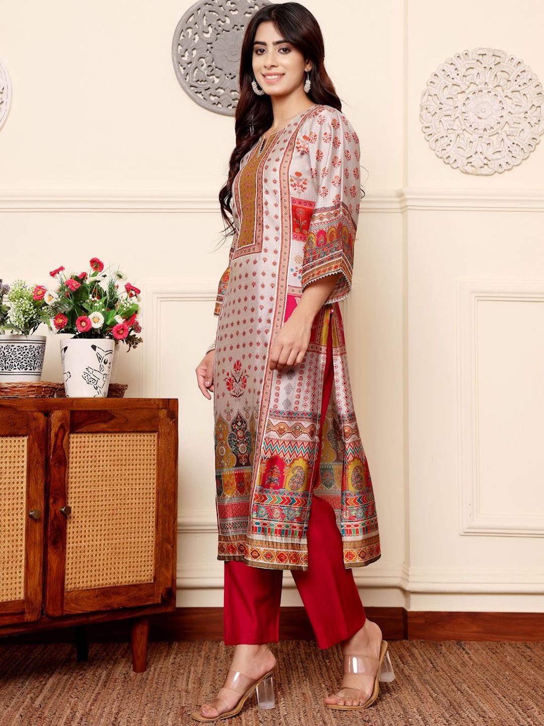Dhiyona VA Women'sEthnic Motifs Printed Gotta Patti Notch Neck Chanderi Silk Kurta With Trousers