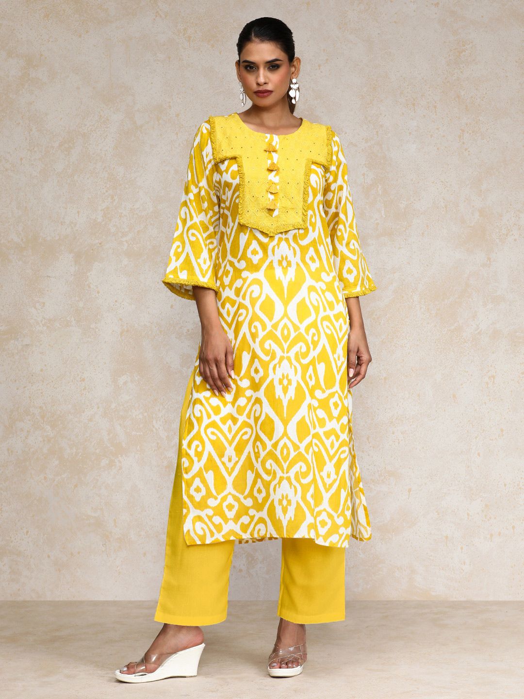 Dhiyona VA Women'sEthnic Motifs Printed Round Neck Straight Kurta With Trousers