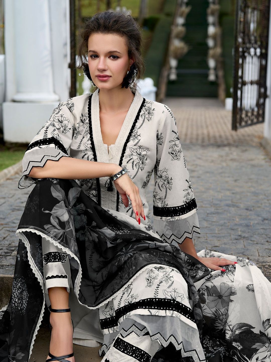 Women Floral Printed Regular Pure Cotton Kurta with Trousers & With Dupatta