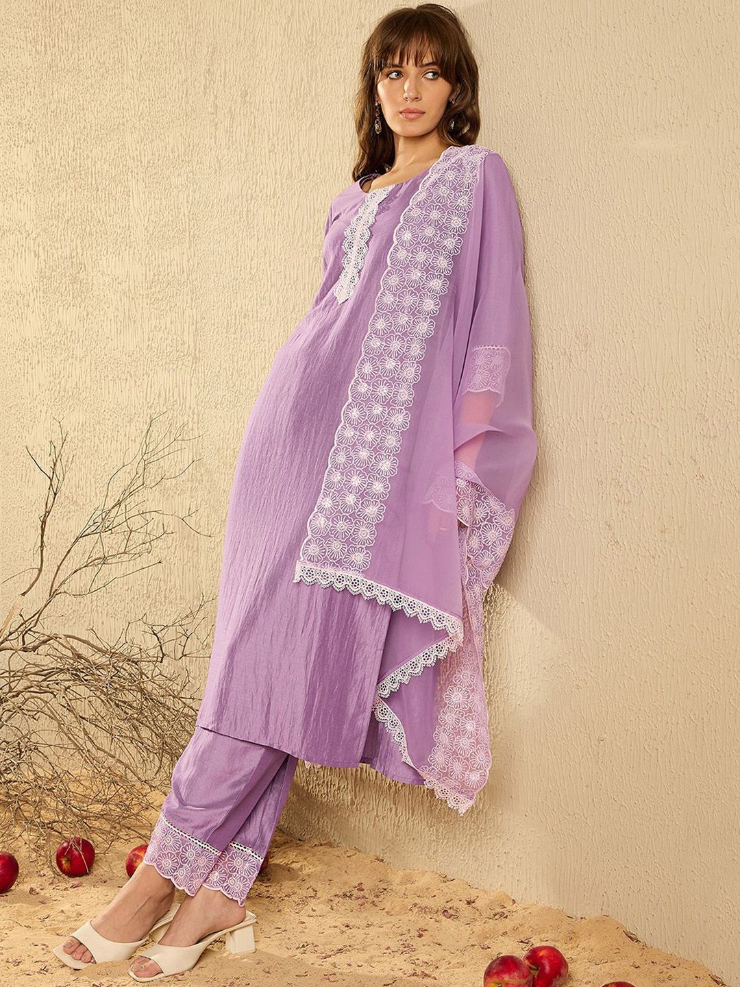 Dhiyona IE Women Floral Embroidered Regular Thread Work Kurta with Trousers & With Dupatta