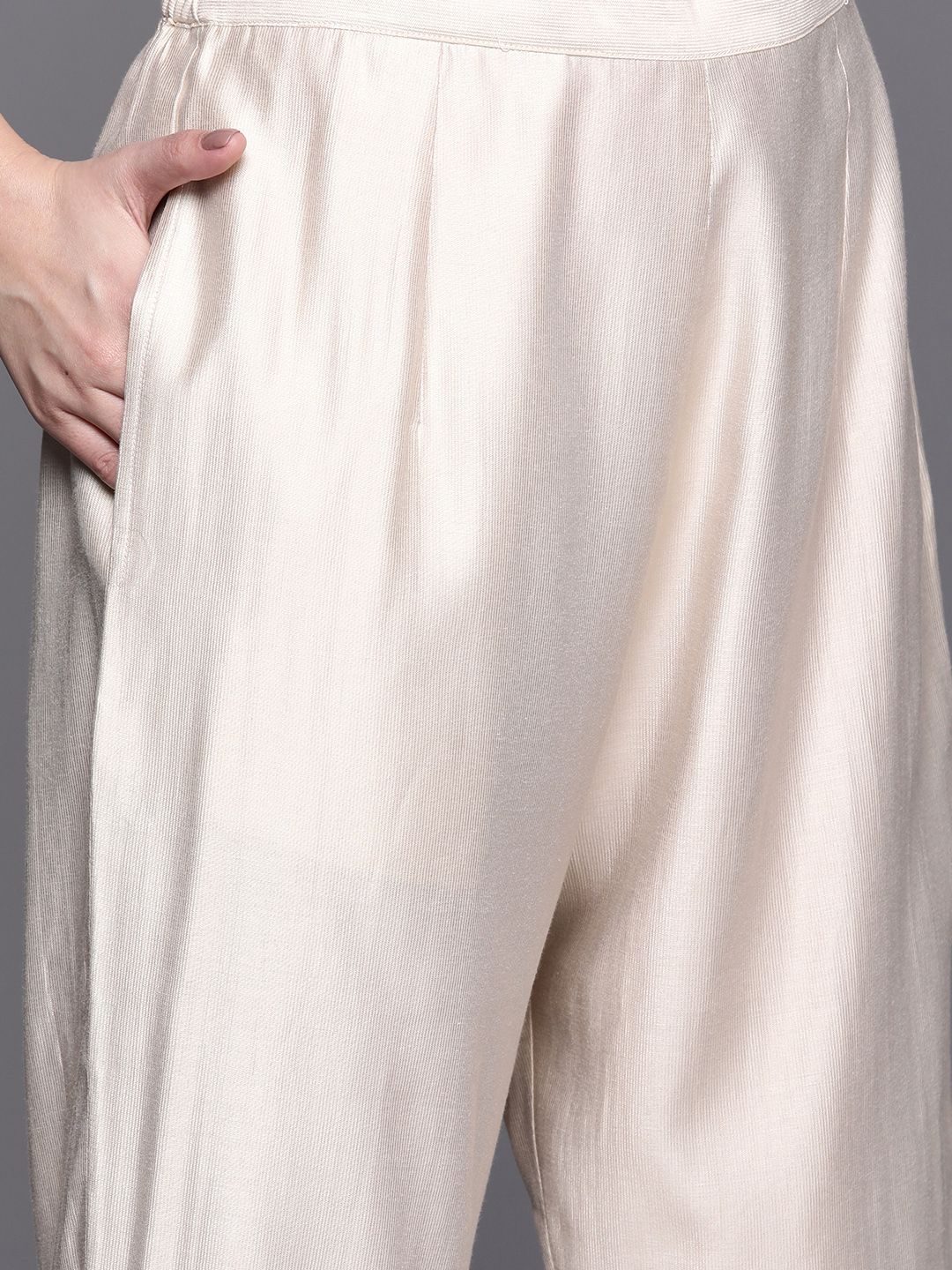 Dhiyona IE Yoke Design Liva Kurta with Trousers & With Dupatta
