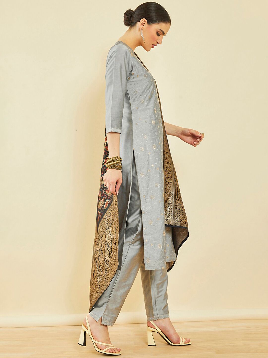 Dhiyona SO Women's Floral Embroidered Zari Regular Kurta & Trousers With Dupatta