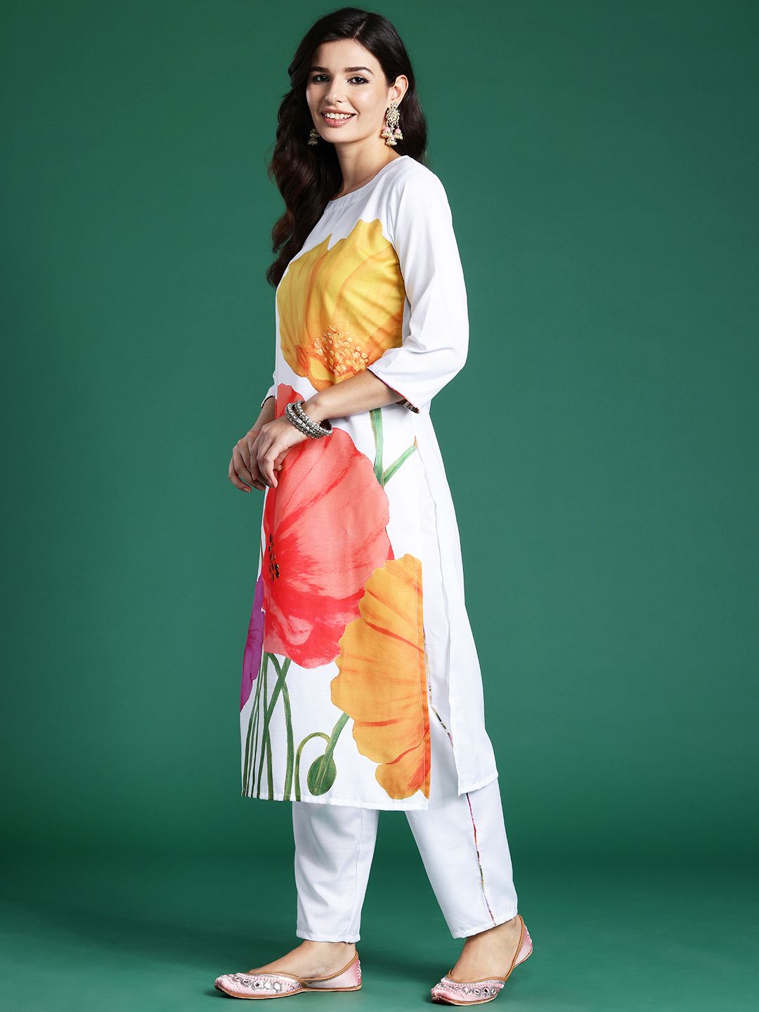 Dhiyona IE Women Floral Printed Regular Kurta with Trousers