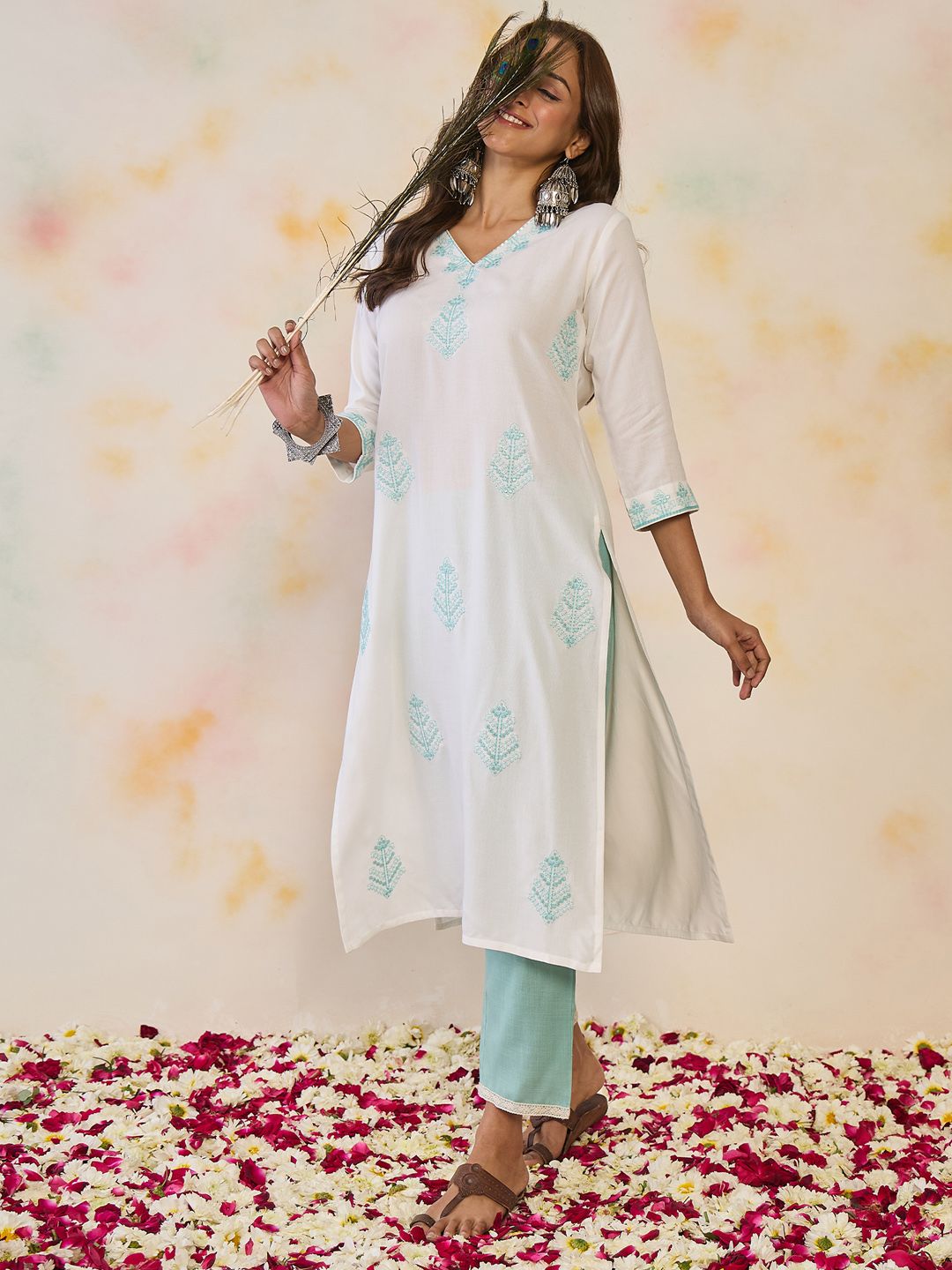 Dhiyona IE Women Ethnic Motifs Embroidered Sequinned Floral Kurta