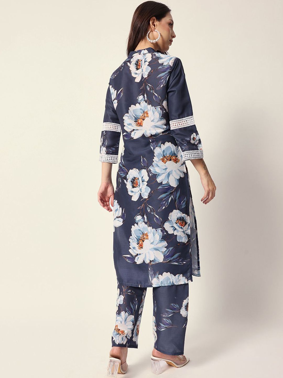 Dhiyona IS Women's Floral Printed Mandarin Collar Straight Kurta With Trousers