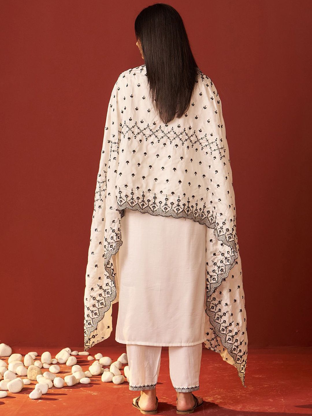 Dhiyona IE Women Floral Embroidered Kurta with Trousers & Dupatta