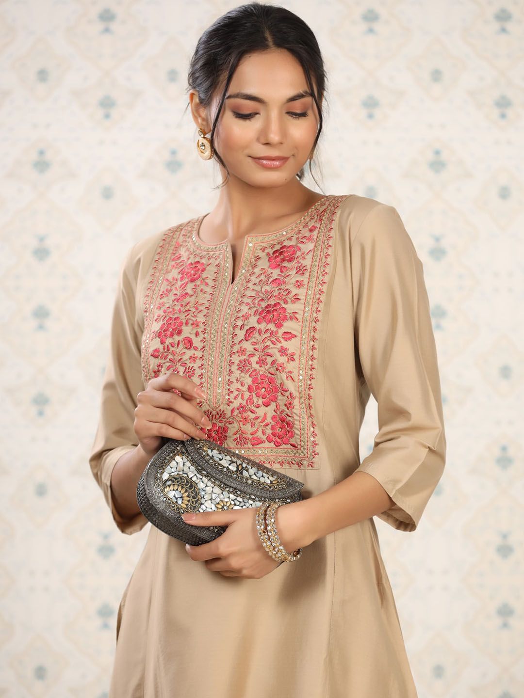 Dhiyona OD Women Floral Yoke Design Thread Work Kurta