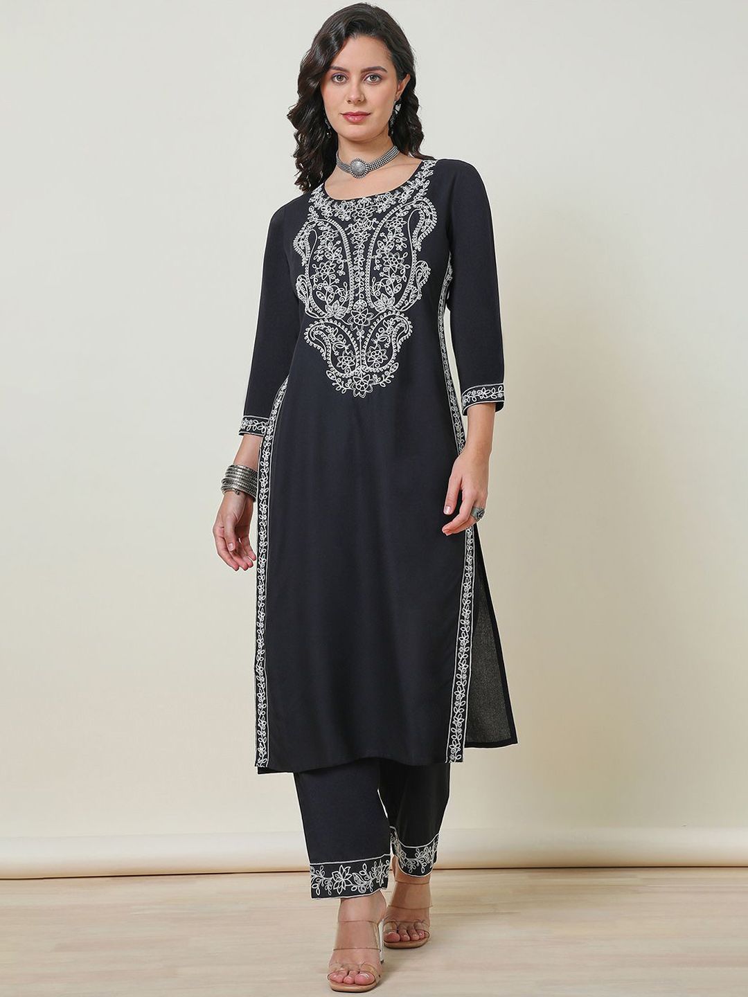 Dhiyona SO Women's Black Ethnic Motifs Embroidered Thread Work Straight Kurta With Trousers