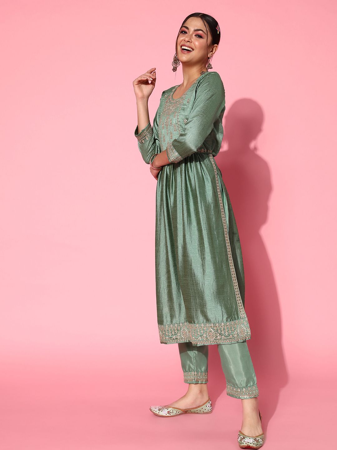 Dhiyona SN Women's Floral Embroidered Regular Sequinned Kurta With Trousers & With Dupatta
