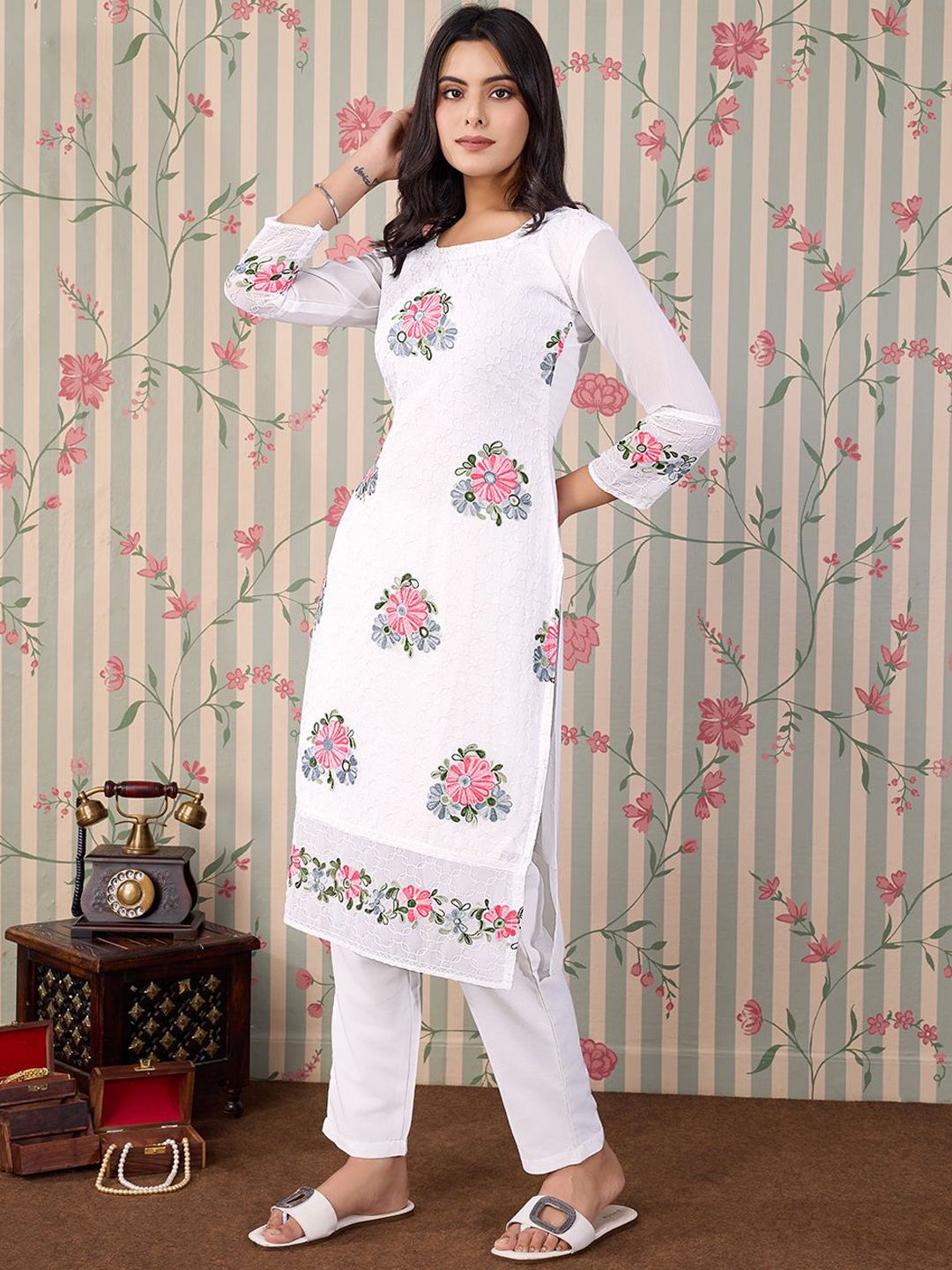 Dhiyona OD Floral Embroidered Thread Work Floral Georgette Straight Kurta