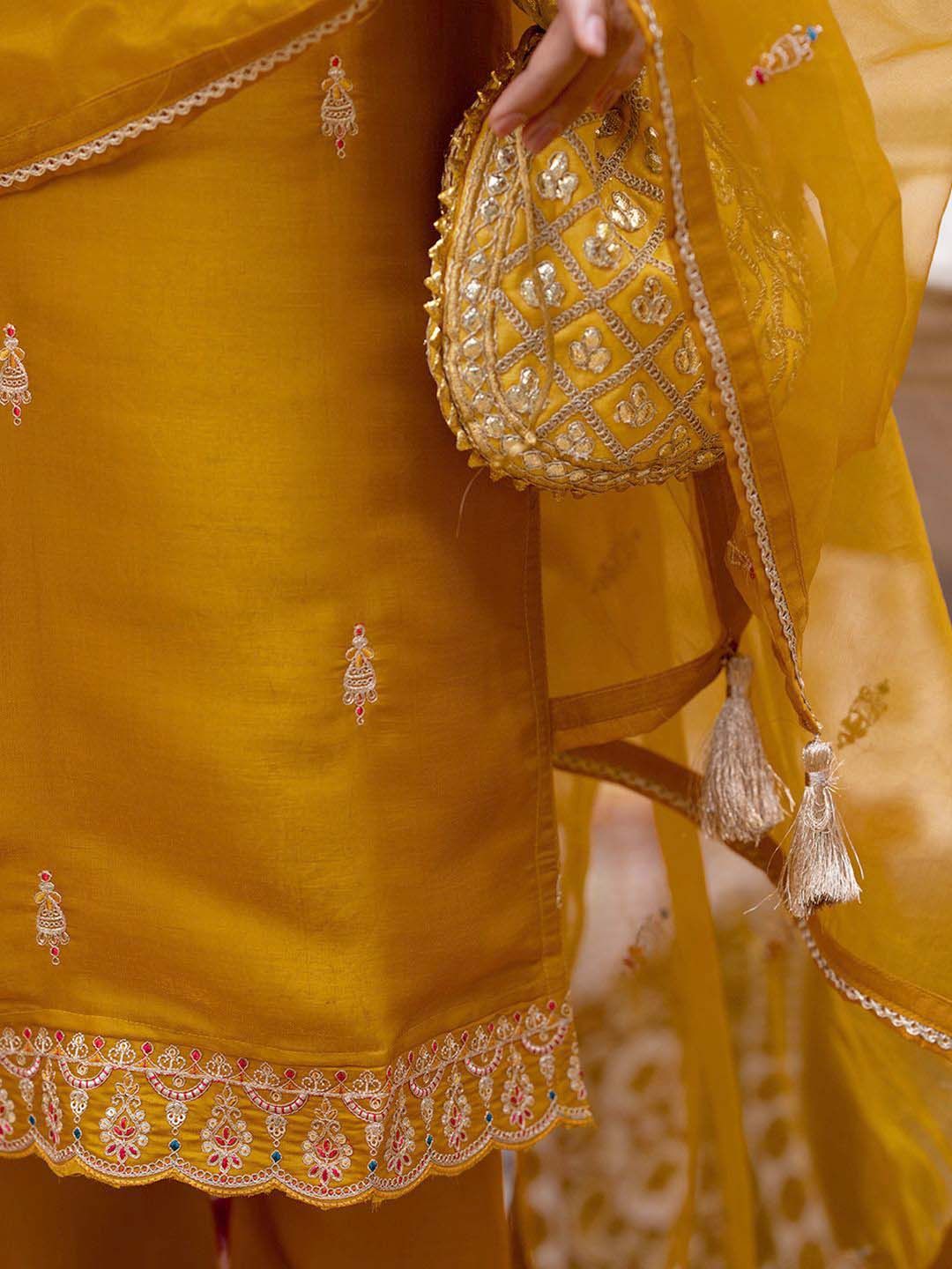 Dhiyona CH Ethnic Motifs Embroidered Thread Work Kurta with Trousers & With Dupatta