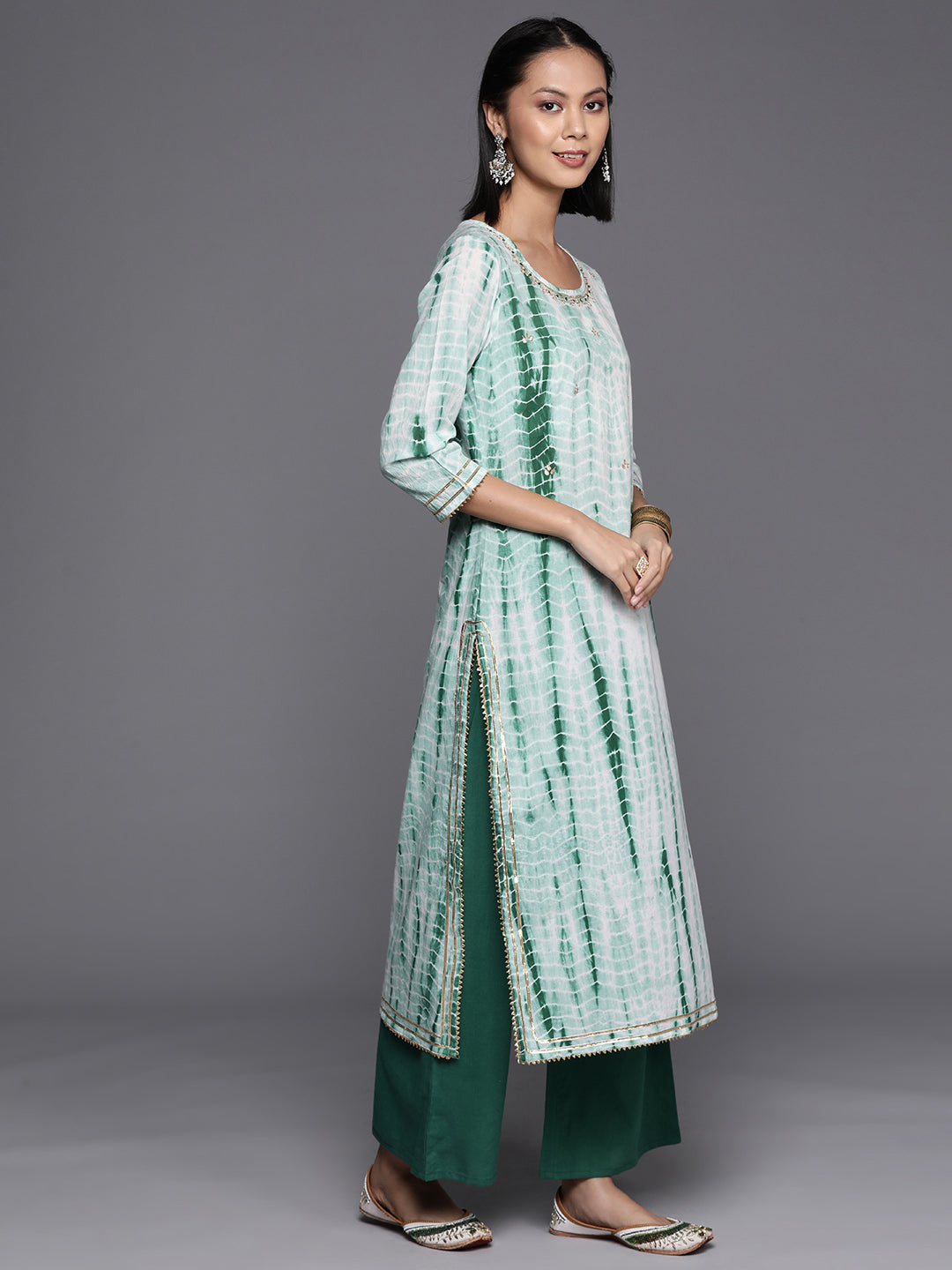 Dhiyona VR Women's Straight Kurta With Round Neck Paired With Green Solid Palazzo And Green Solid Dupatta
