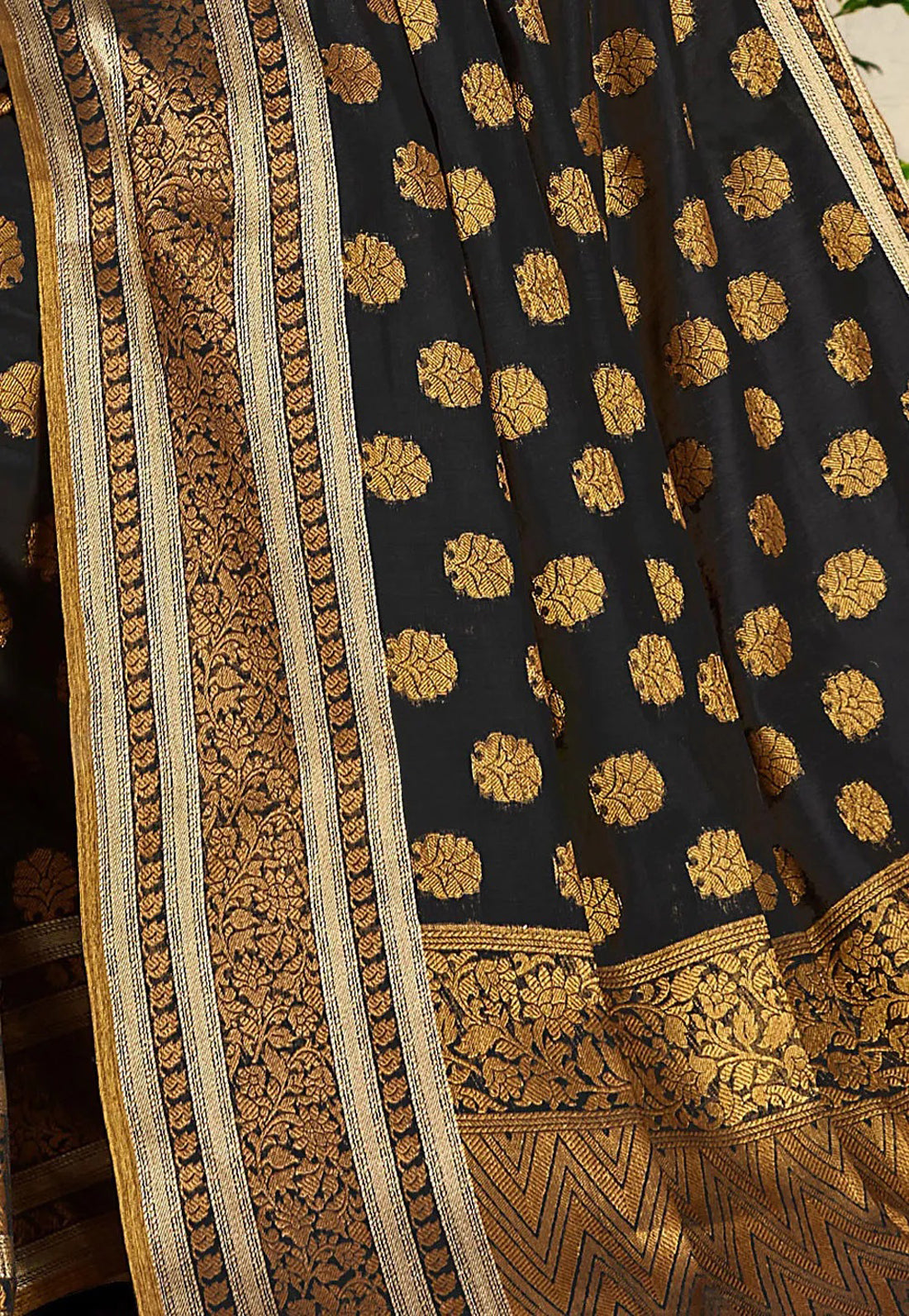 Dhiyona GR Women's GJ Black Diamond Carbon Black Zari Woven Design Cotton Blend Saree