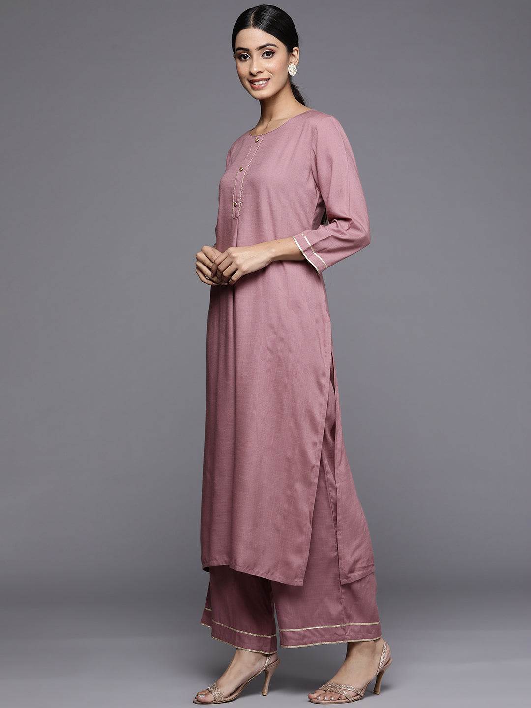 Dhiyona VR Women's Solid Kurta Set With Printed Dupatta