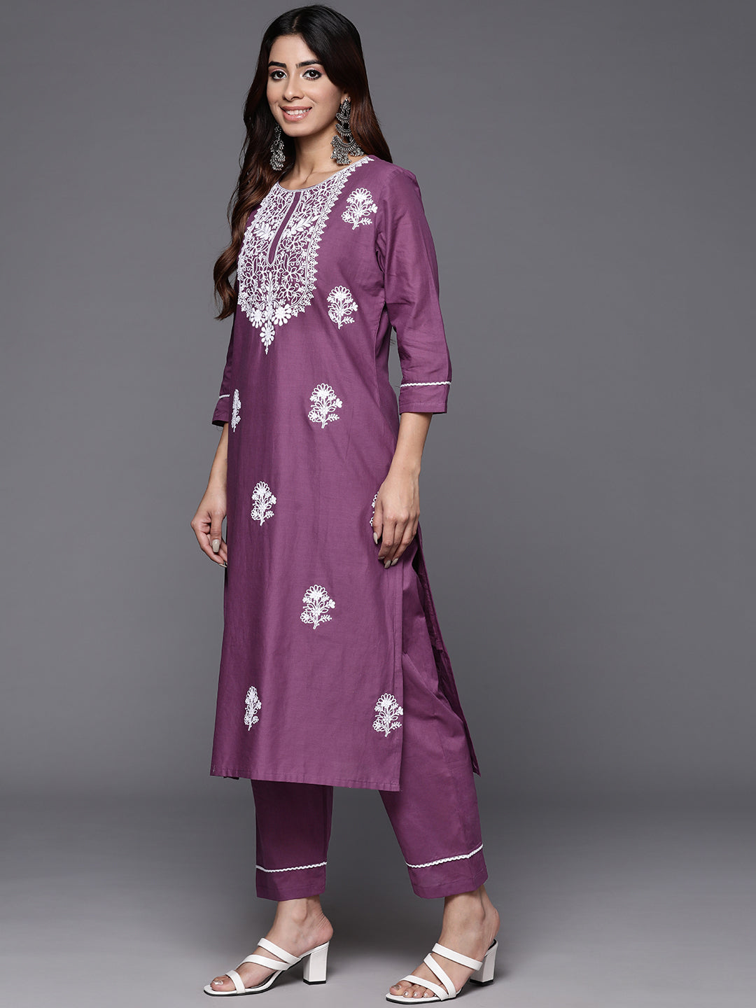 Dhiyona VR Women's Purple Thread Embroidered Kurta With Tonal Bottom And Dupatta