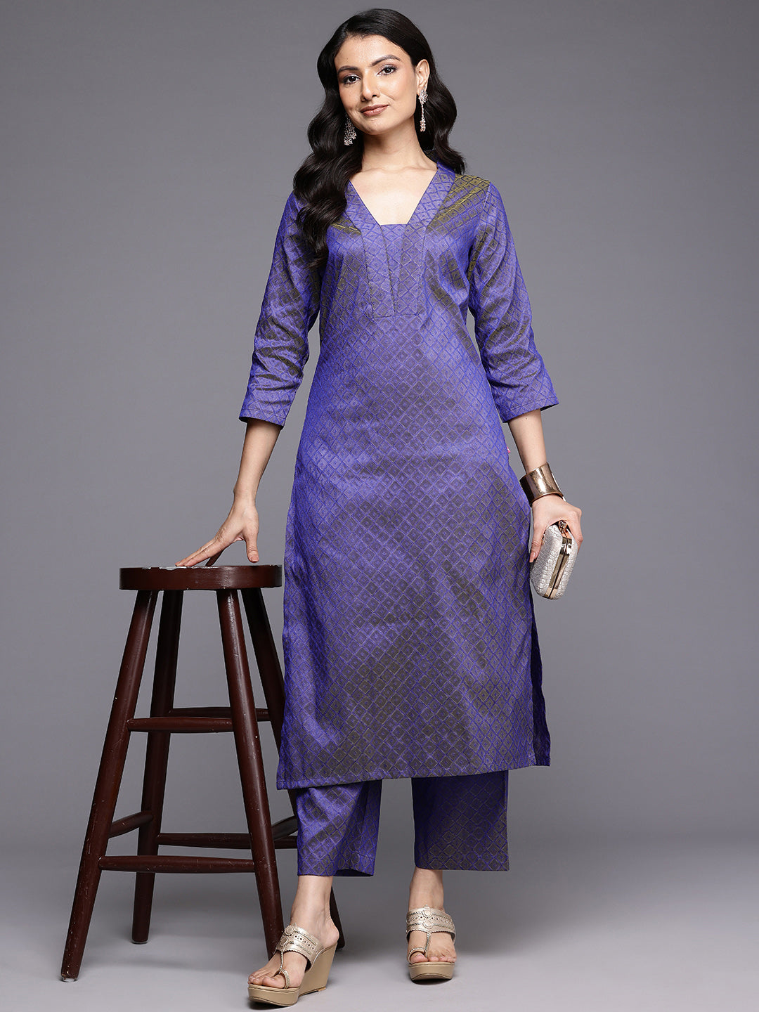 Dhiyona VR Women's Blue Jacquard V Neck Kurta With Bottom And Dupatta
