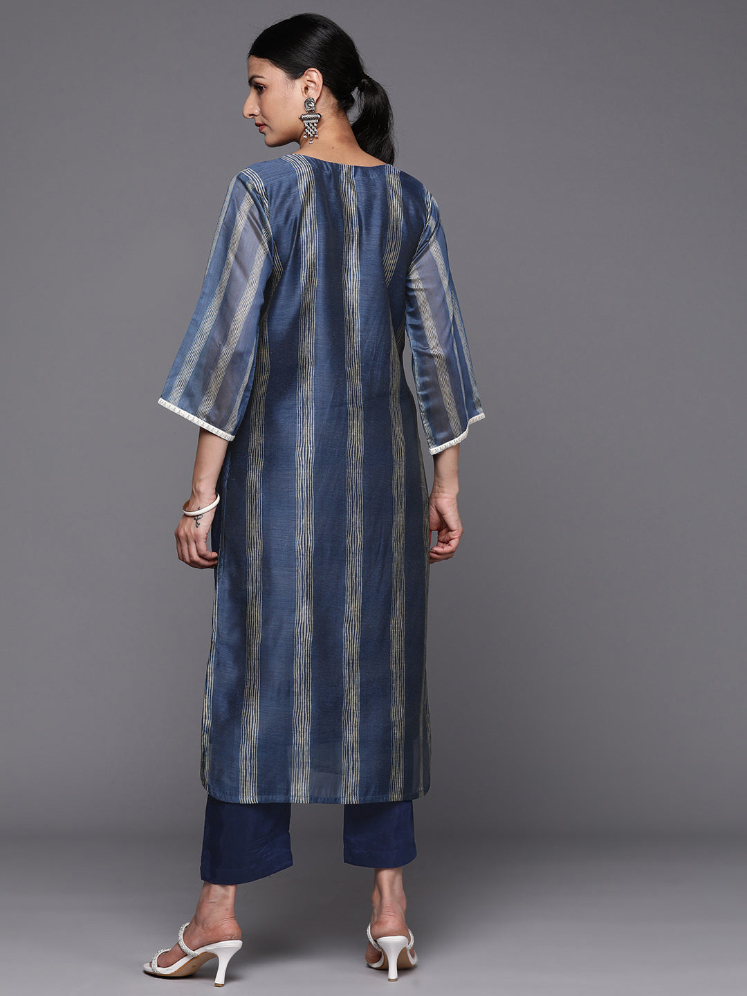 Dhiyona VR Women's Navy Blue Printed Straight Kurta With Lace Detailed Paired With Tonal Bottom