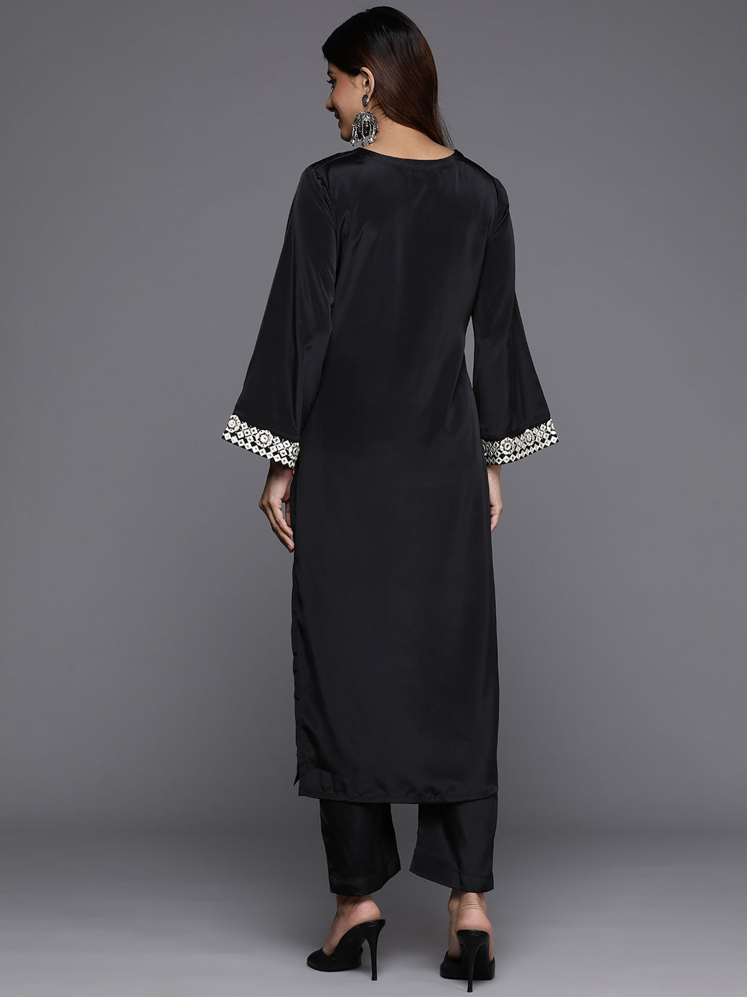 Dhiyona VR Women's Black Mirror Embroidered Kurta Set