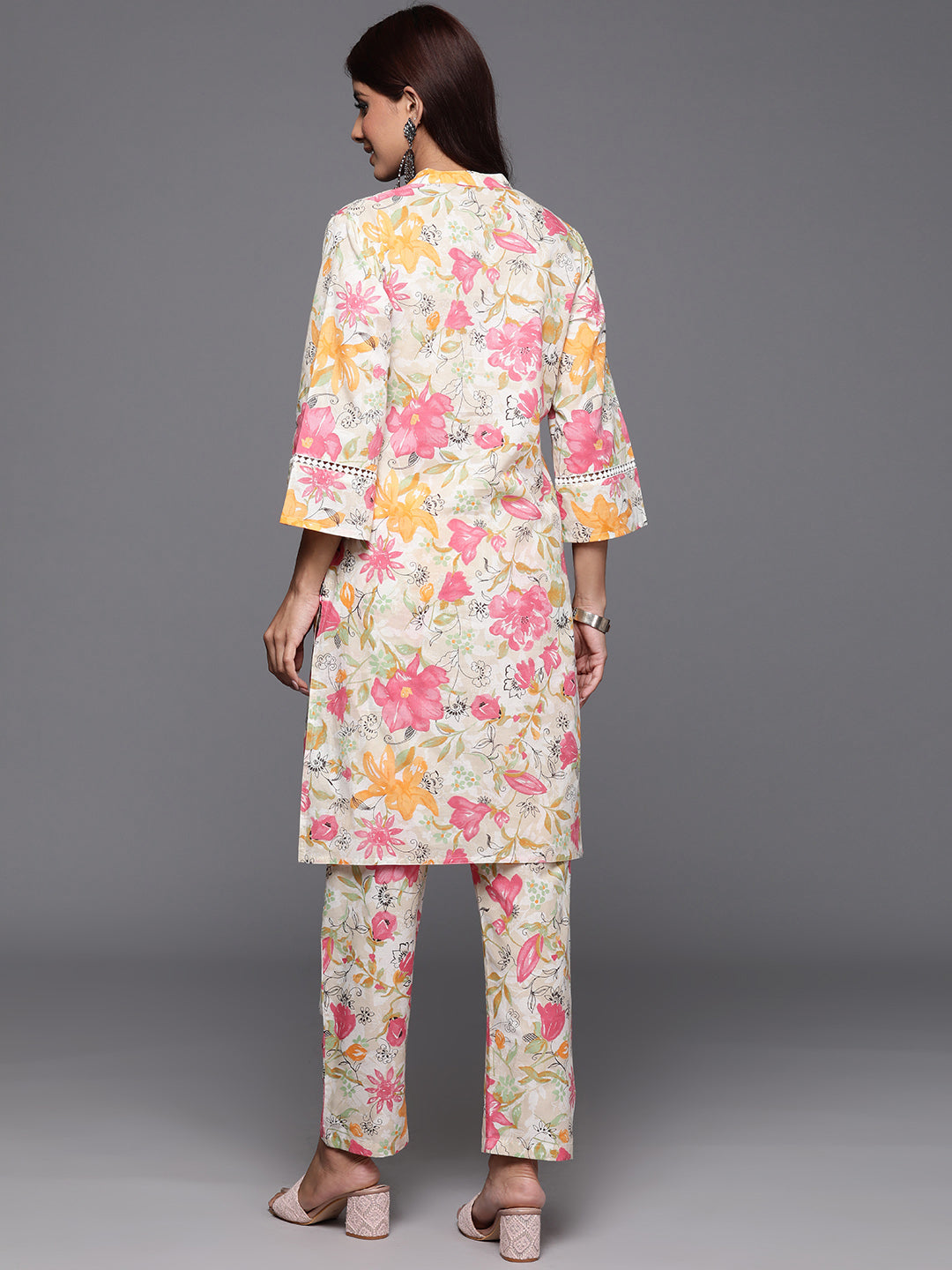 Dhiyona VR Women's Off White Floral Printed Kurta With Bottom