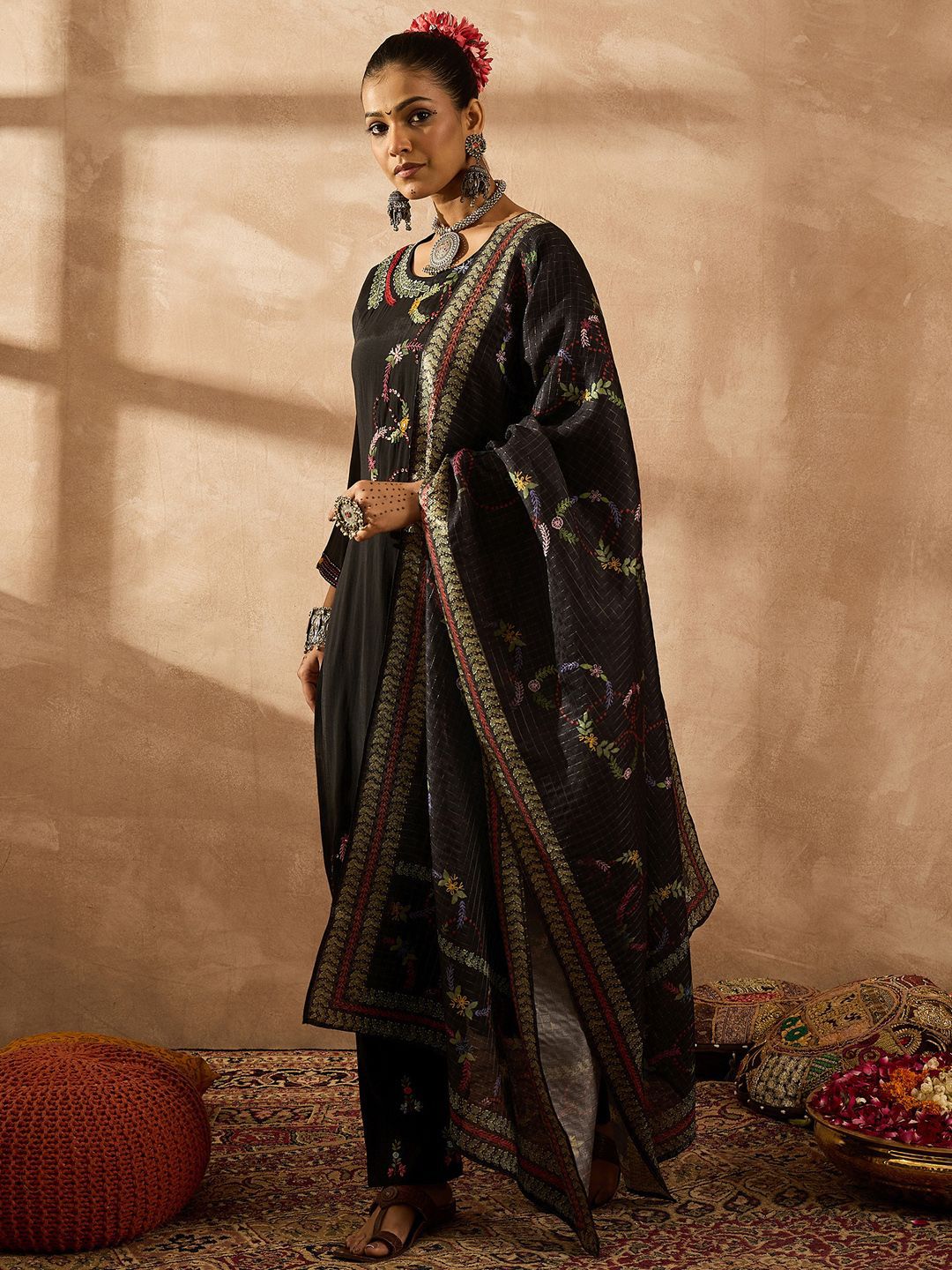 Dhiyona IE Women Floral Embroidered Regular Thread Work Kurta with Trousers & With Dupatta