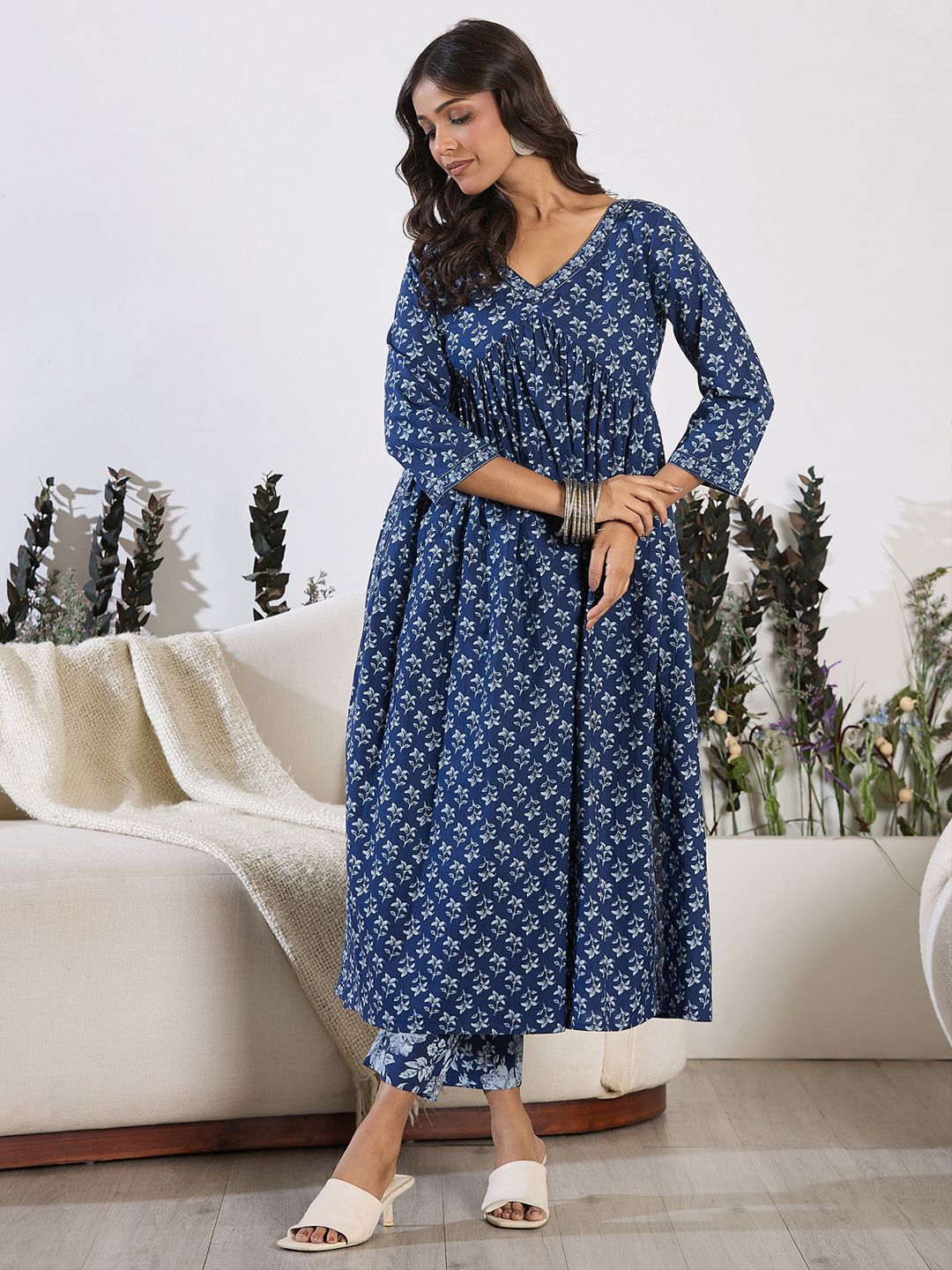 Dhiyona IE V-Neck Floral Printed Empire Pure Cotton Kurta with Trouser