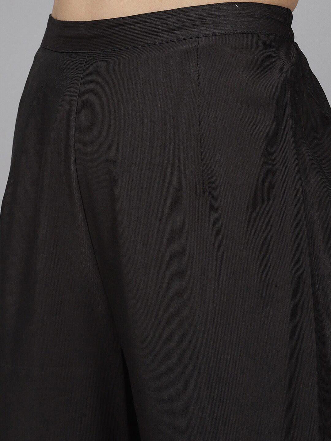 Dhiyona IE Women Round Neck Embroidered Liva Kurta & Trousers With Dupatta