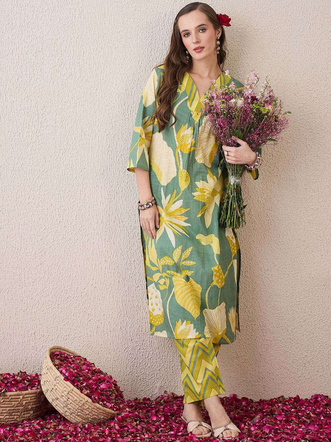 Dhiyona IE Women Floral Printed Cotton Kurta with Trousers