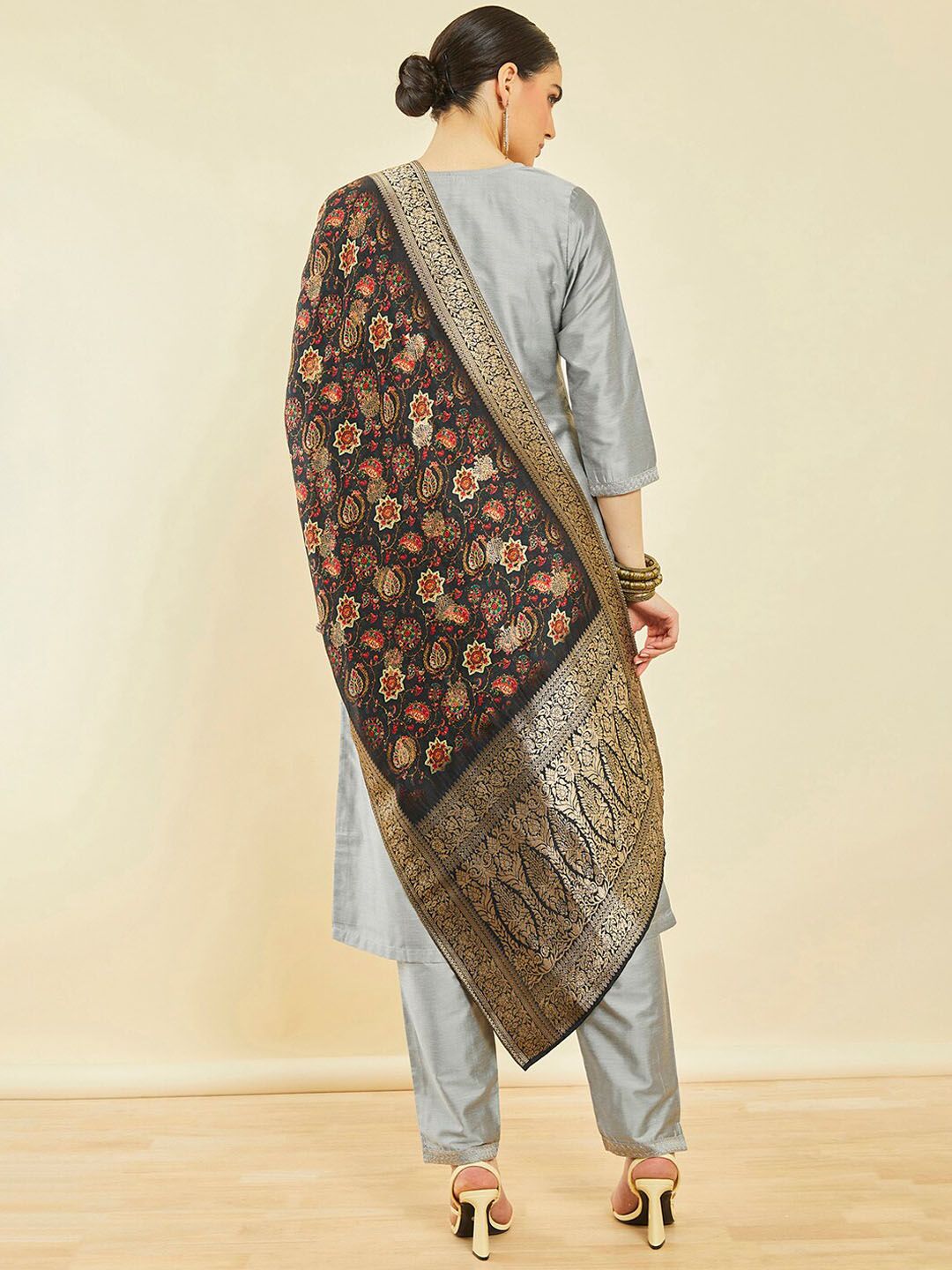 Dhiyona SO Women's Floral Embroidered Zari Regular Kurta & Trousers With Dupatta