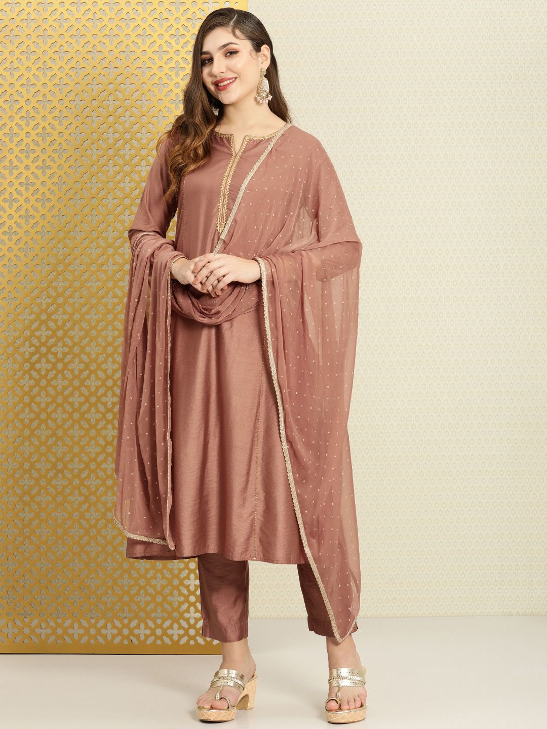 Dhiyona PD Women Women Jashn Taping Detail Kurta & Trousers With Dupatta